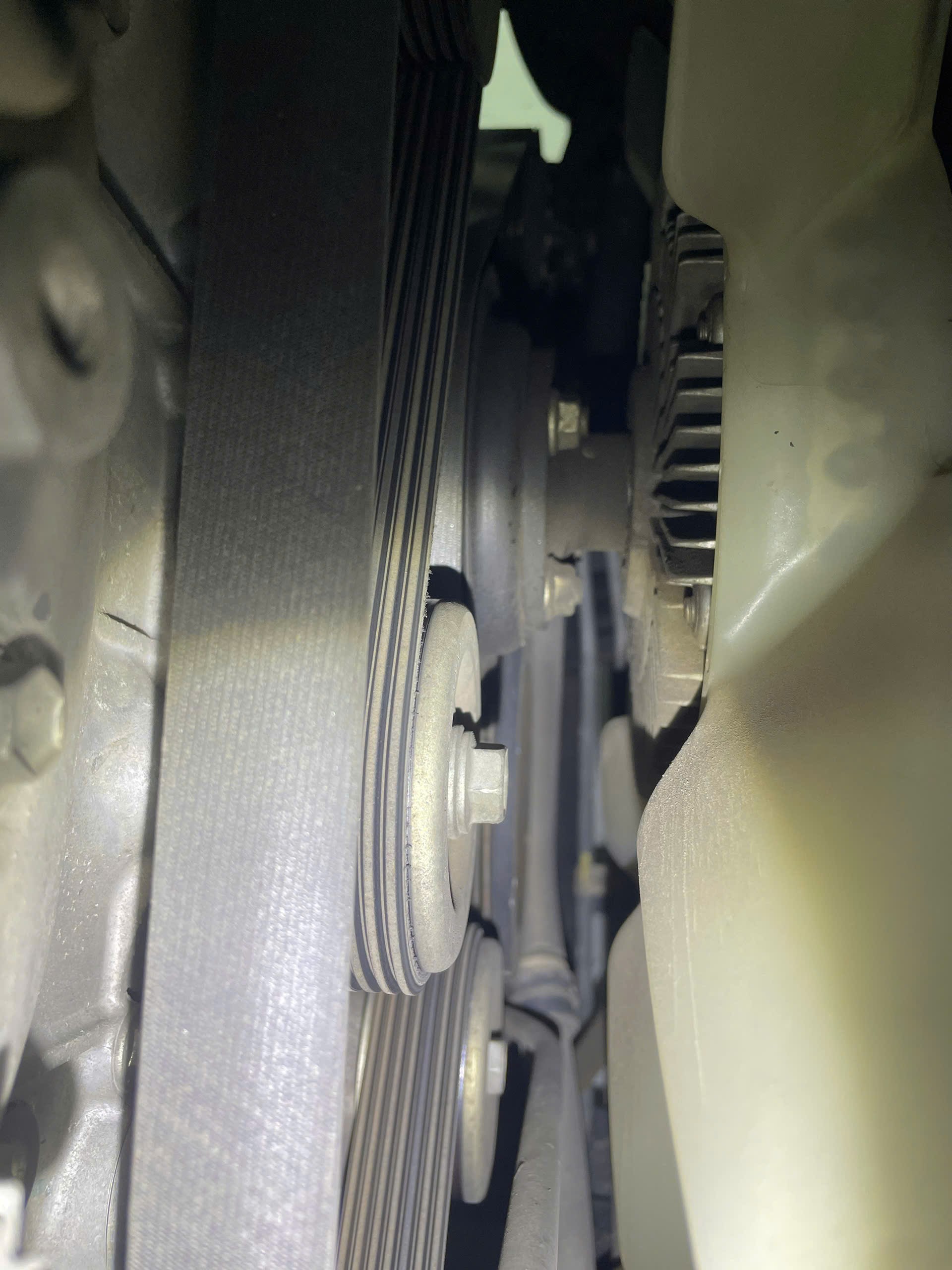 Toyota fotuner212 55 ngàn máy xăng số tự động xe gia đình ít đi nguyên zin chưa thay sữa gì chỉ trầy xước tí dầu và đui có tuốt lại - Ngoại thất 7