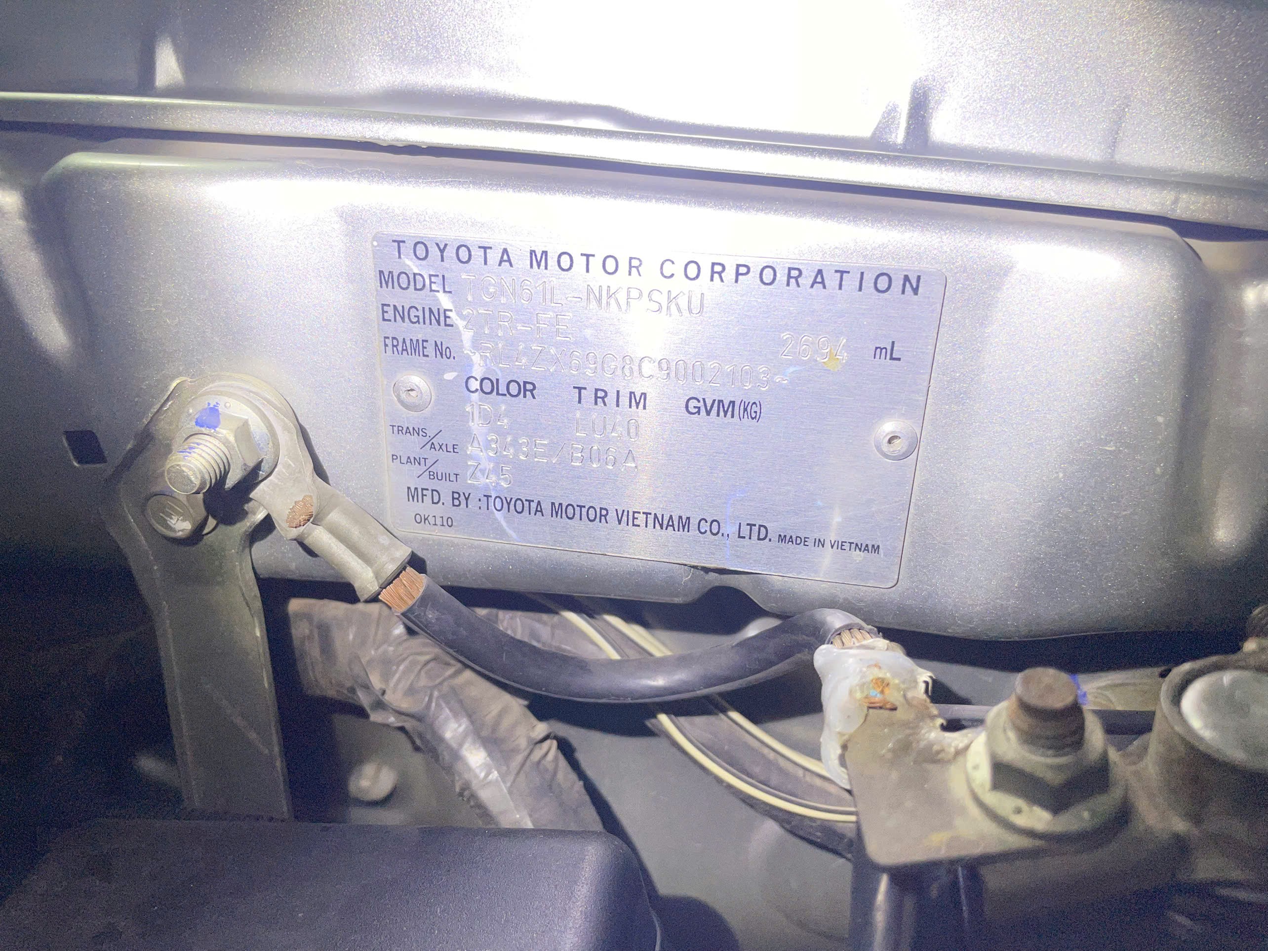 Toyota fotuner212 55 ngàn máy xăng số tự động xe gia đình ít đi nguyên zin chưa thay sữa gì chỉ trầy xước tí dầu và đui có tuốt lại - Ngoại thất 15