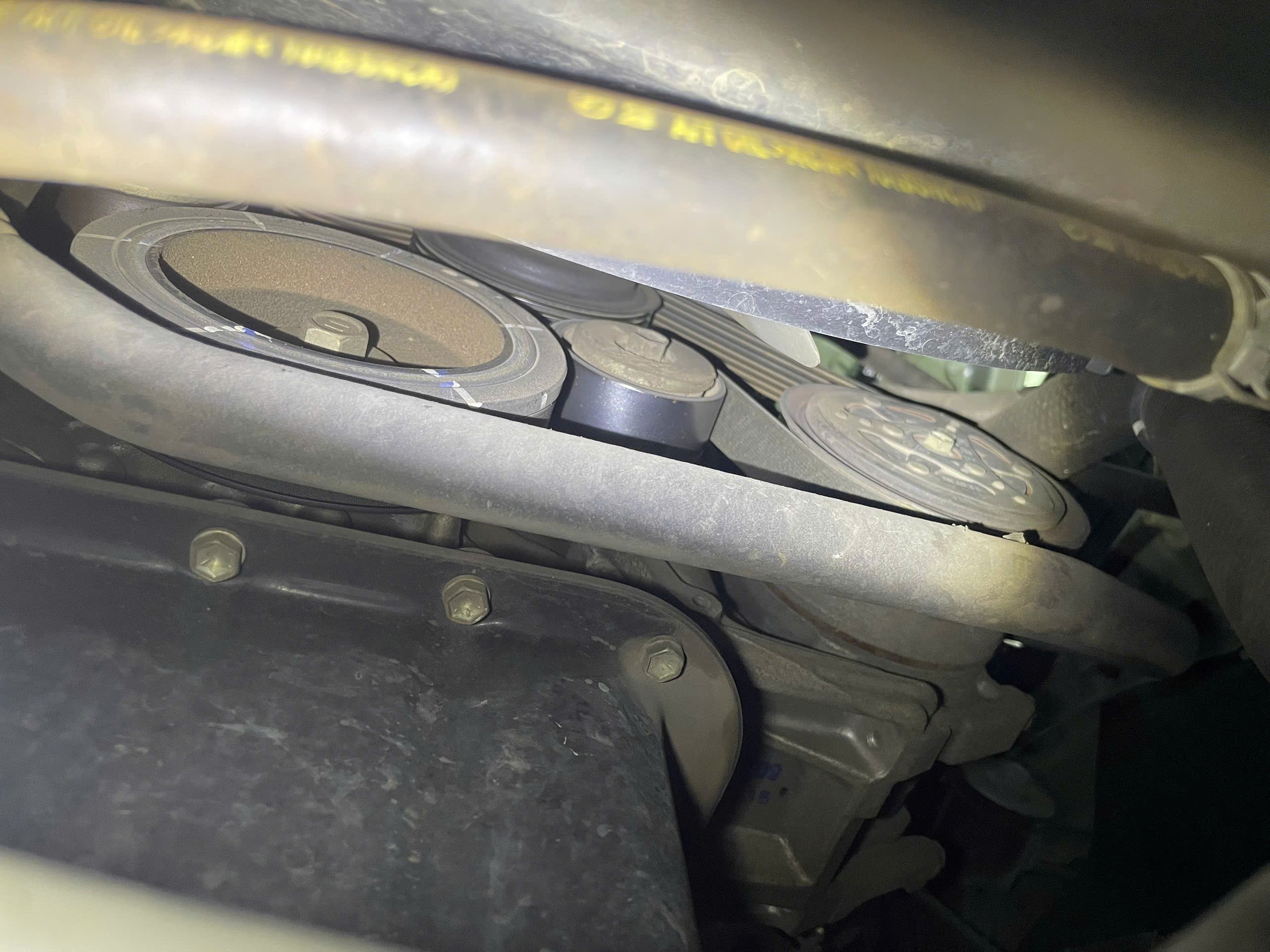 Toyota fotuner212 55 ngàn máy xăng số tự động xe gia đình ít đi nguyên zin chưa thay sữa gì chỉ trầy xước tí dầu và đui có tuốt lại - Ngoại thất 11
