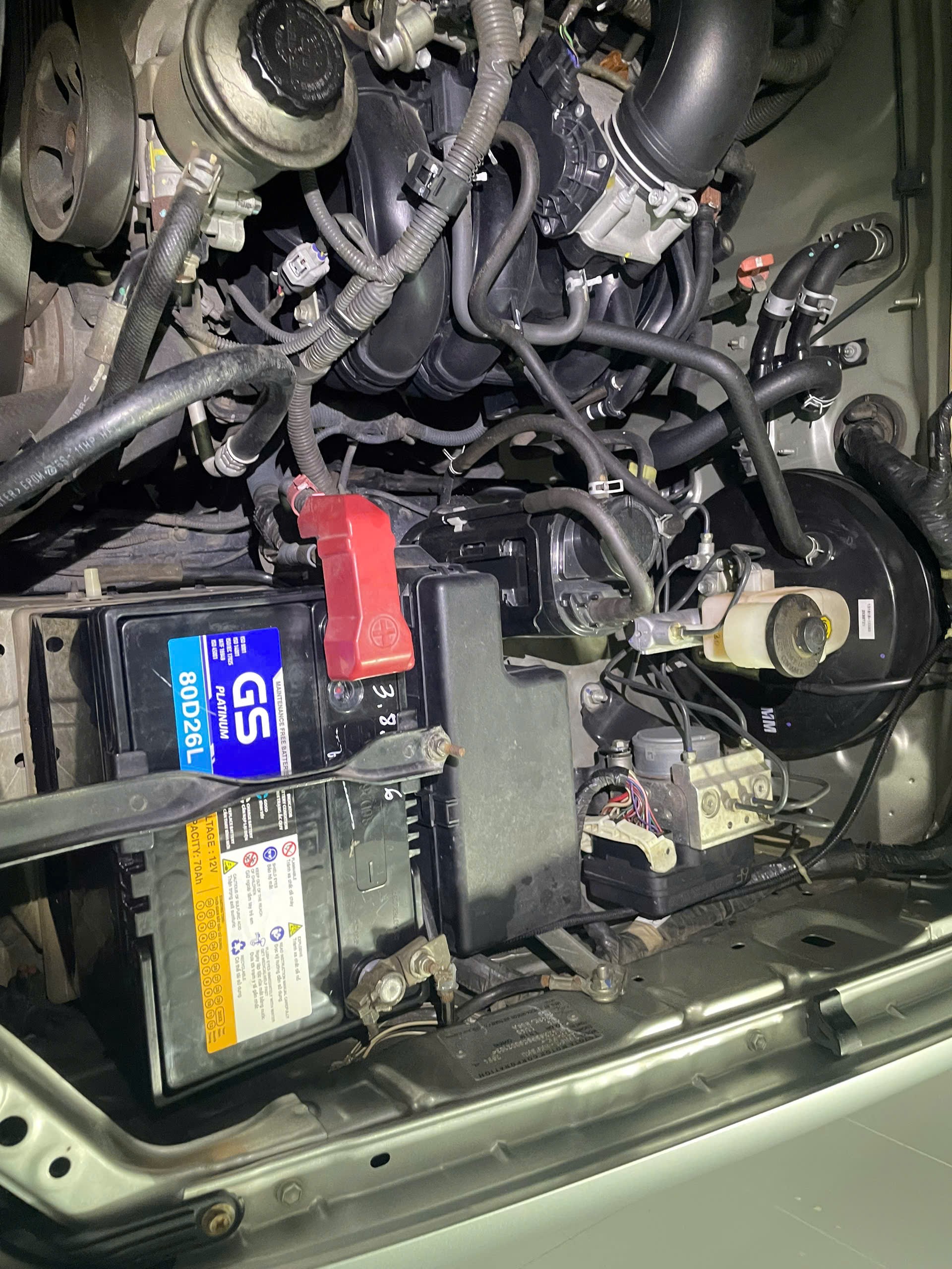 Toyota fotuner212 55 ngàn máy xăng số tự động xe gia đình ít đi nguyên zin chưa thay sữa gì chỉ trầy xước tí dầu và đui có tuốt lại - Ngoại thất 6