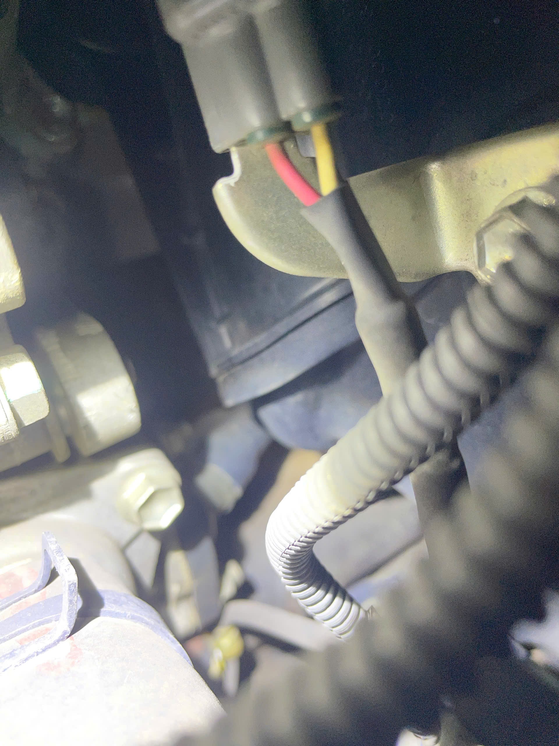 Toyota fotuner212 55 ngàn máy xăng số tự động xe gia đình ít đi nguyên zin chưa thay sữa gì chỉ trầy xước tí dầu và đui có tuốt lại - Ngoại thất 10