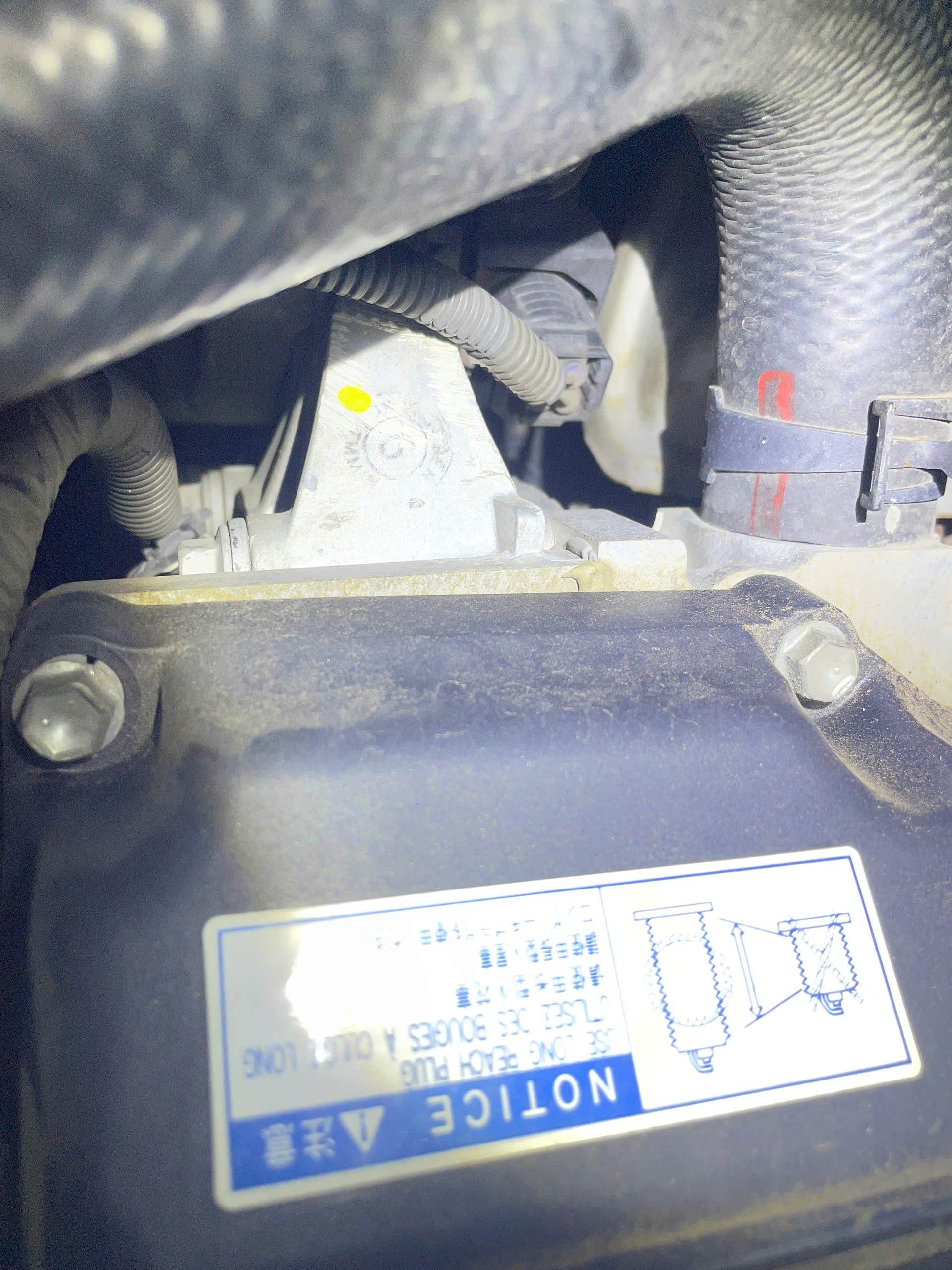 Toyota fotuner212 55 ngàn máy xăng số tự động xe gia đình ít đi nguyên zin chưa thay sữa gì chỉ trầy xước tí dầu và đui có tuốt lại - Ngoại thất 5