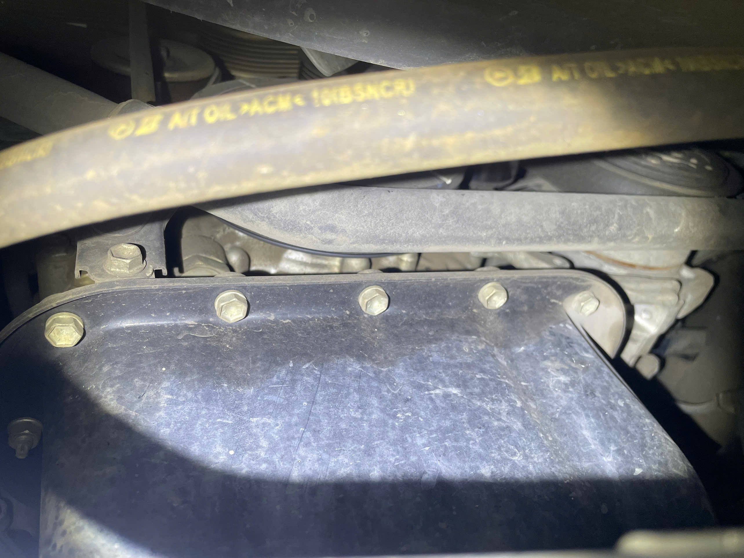 Toyota fotuner212 55 ngàn máy xăng số tự động xe gia đình ít đi nguyên zin chưa thay sữa gì chỉ trầy xước tí dầu và đui có tuốt lại - Ngoại thất 14