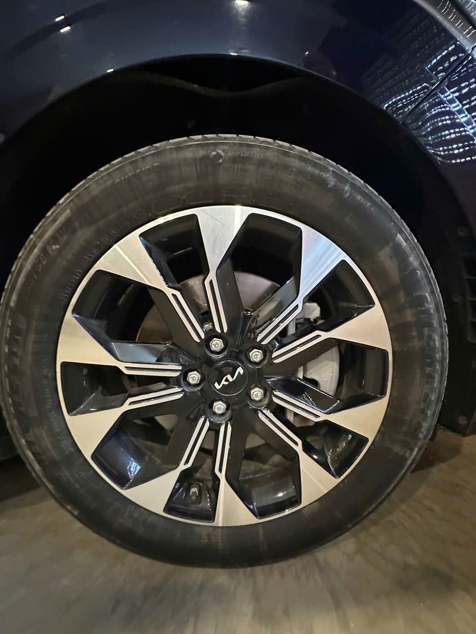 Kia Carnival Signature 3.5G 2023 - Ngoại thất 1