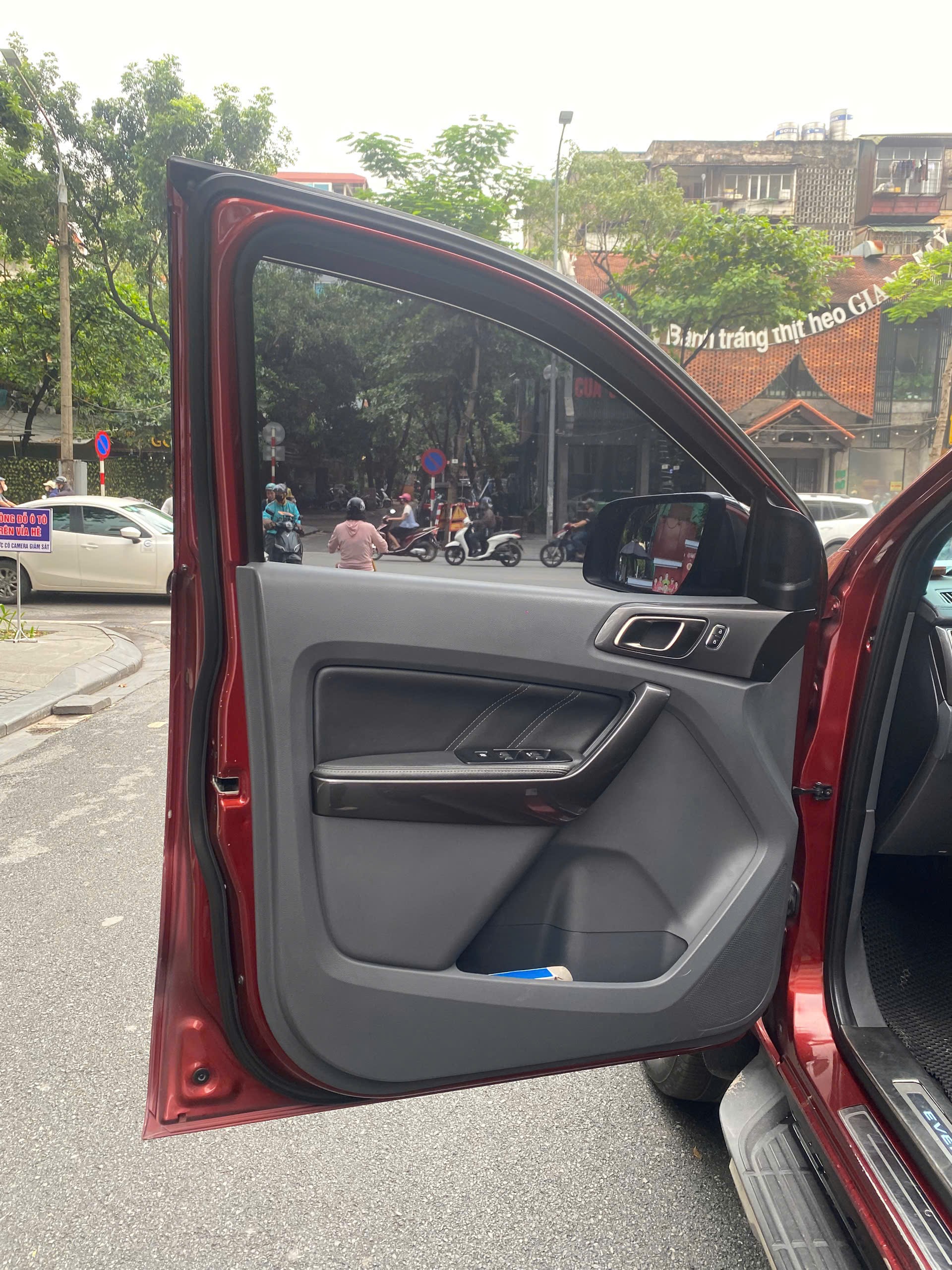 Ford Everest Titanium 2.2L 4x2 AT 2016 - Ngoại thất 4