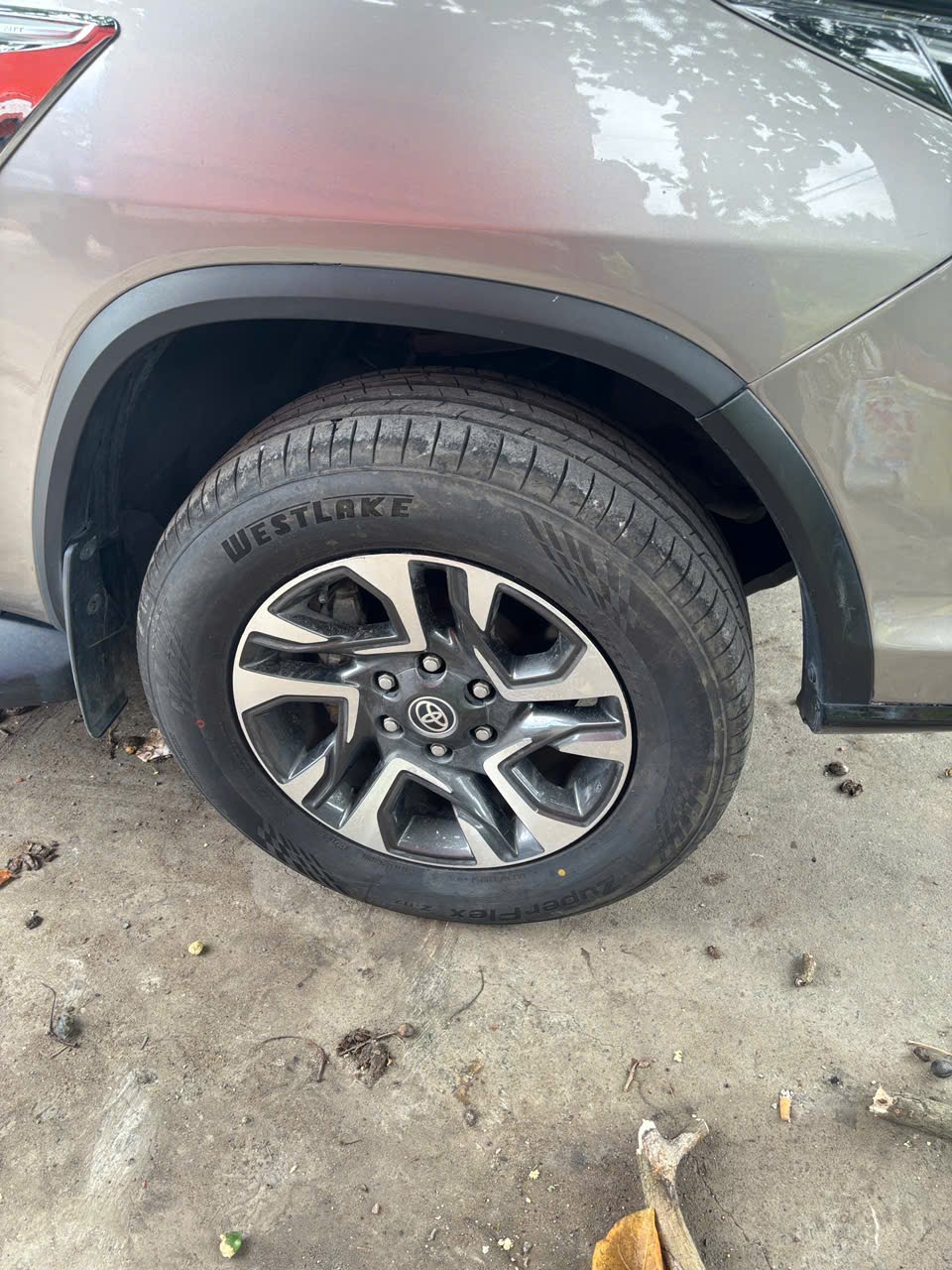 Toyota Fortuner 2.4G 4x2 AT Legender 2020 - Ngoại thất 6