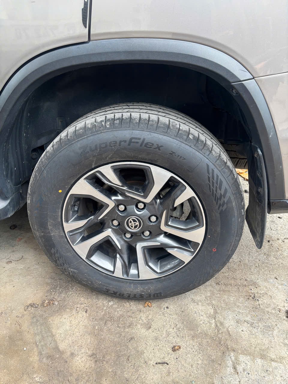 Toyota Fortuner 2.4G 4x2 AT Legender 2020 - Ngoại thất 19