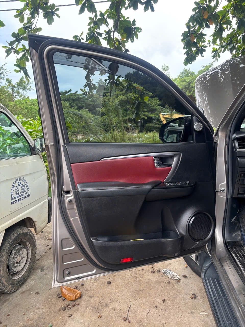 Toyota Fortuner 2.4G 4x2 AT Legender 2020 - Ngoại thất 11