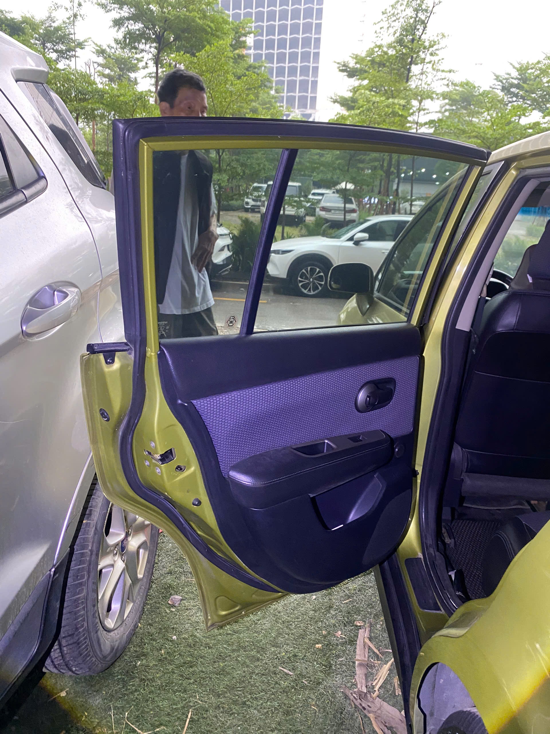 Nissan Tiida 1.6 AT 2008 - Ngoại thất 9