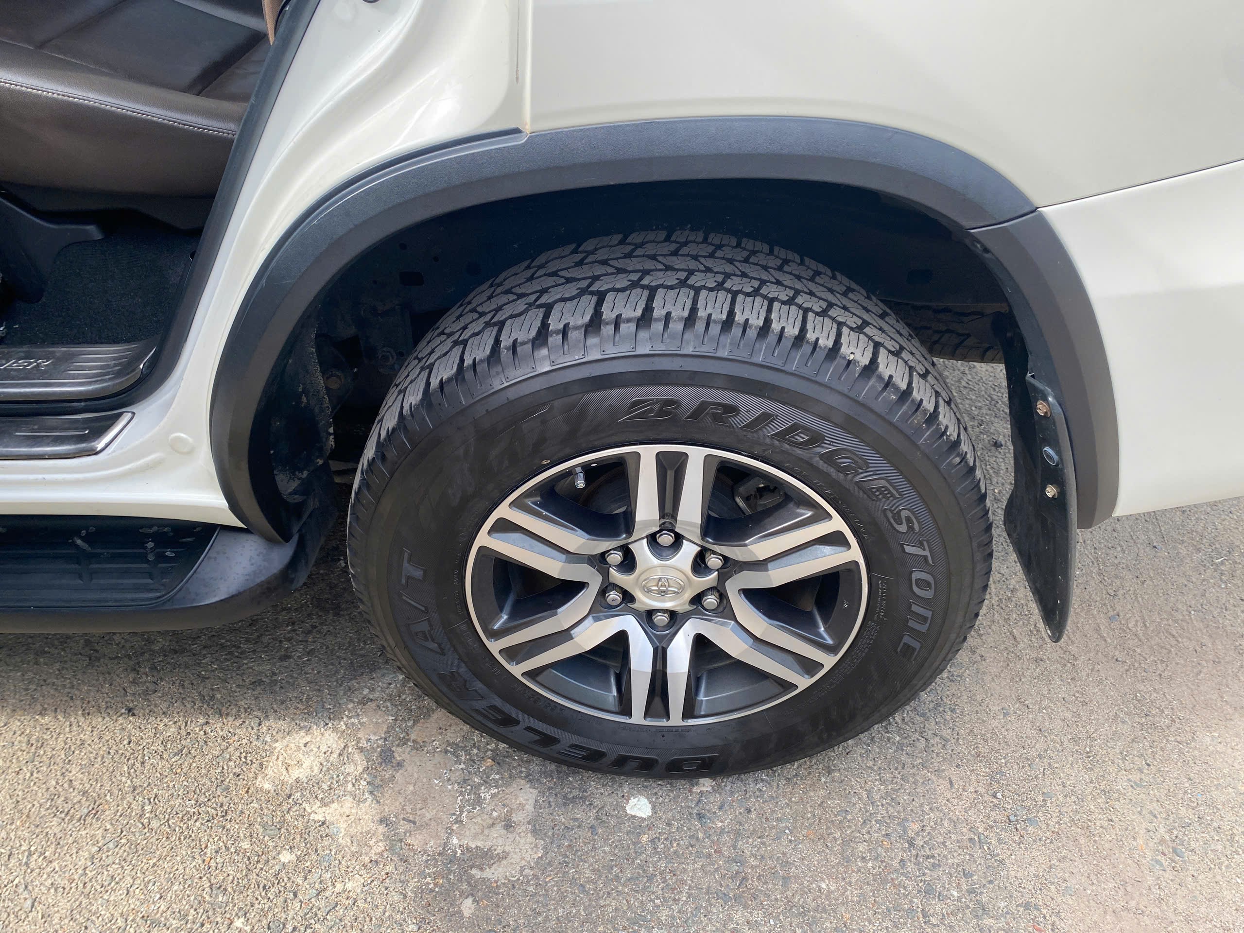Toyota Fortuner 2.7V 4x2 AT 2019 - Ngoại thất 7
