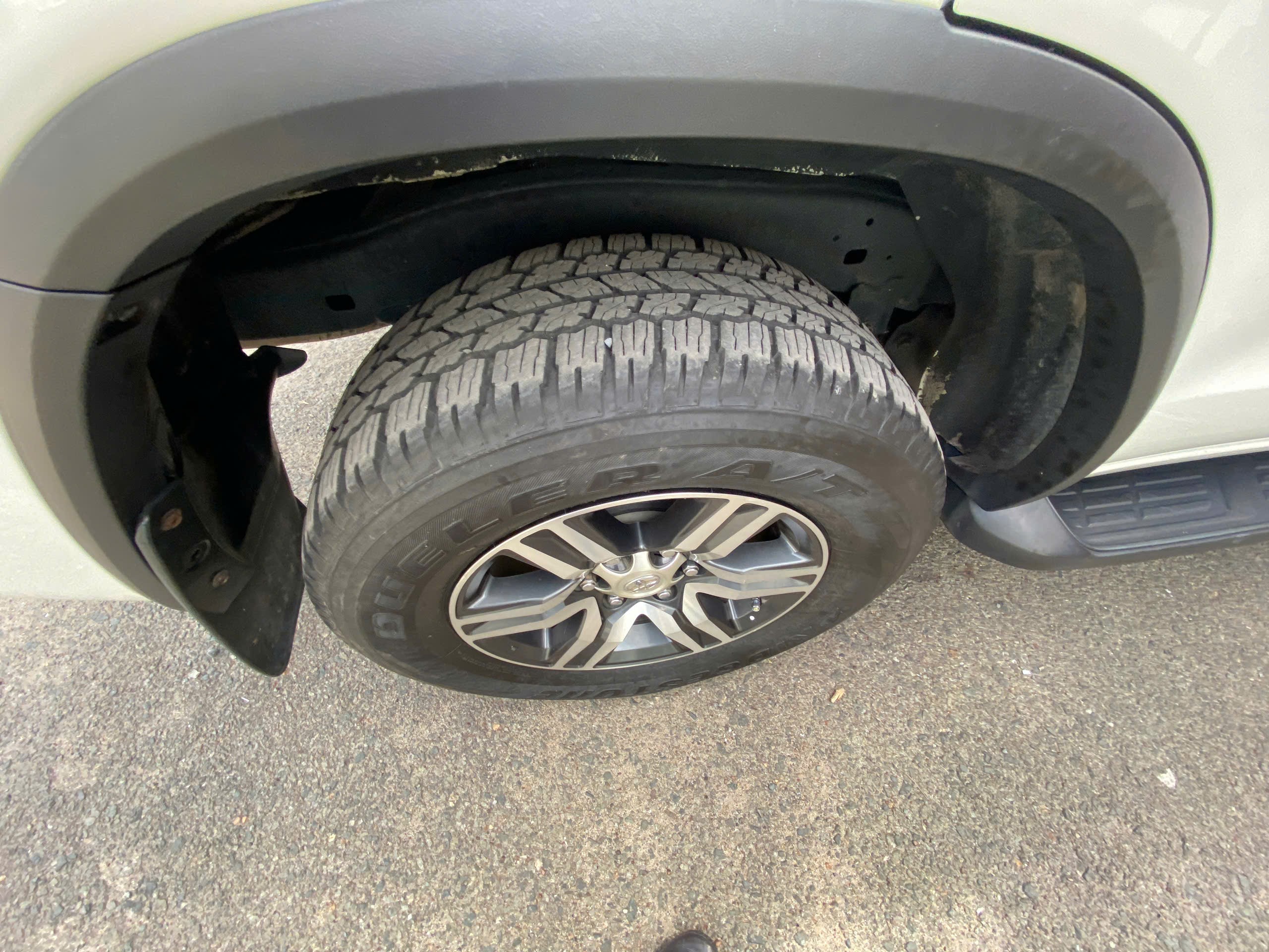 Toyota Fortuner 2.7V 4x2 AT 2019 - Ngoại thất 12
