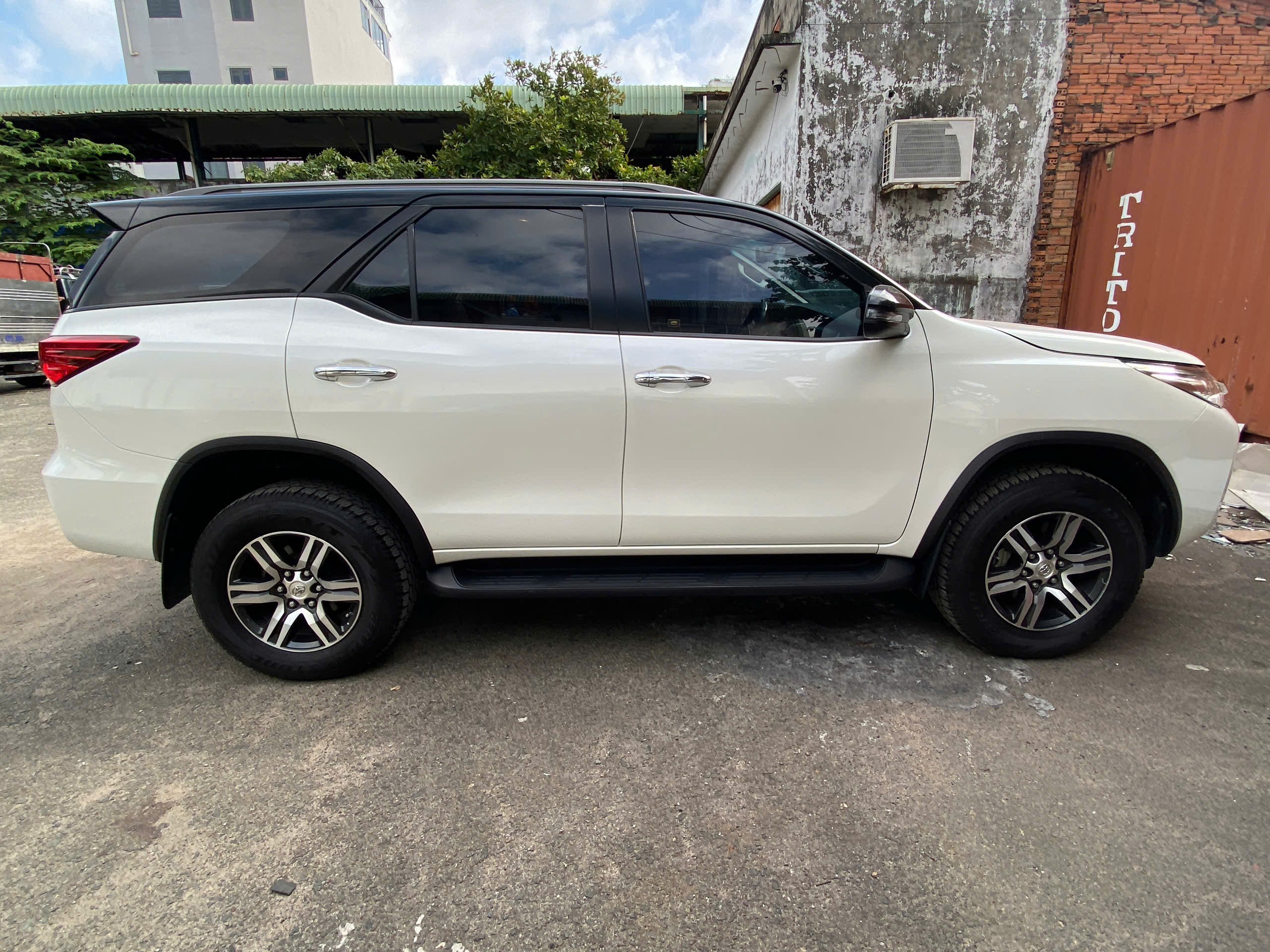 Toyota Fortuner 2.7V 4x2 AT 2019 - Ngoại thất 18