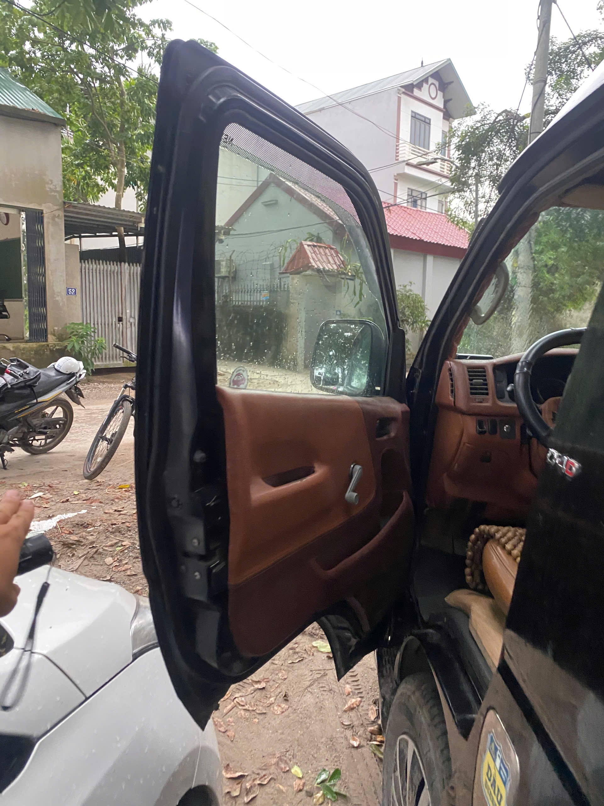 Toyota Hiace NA 2010 - Ngoại thất 8