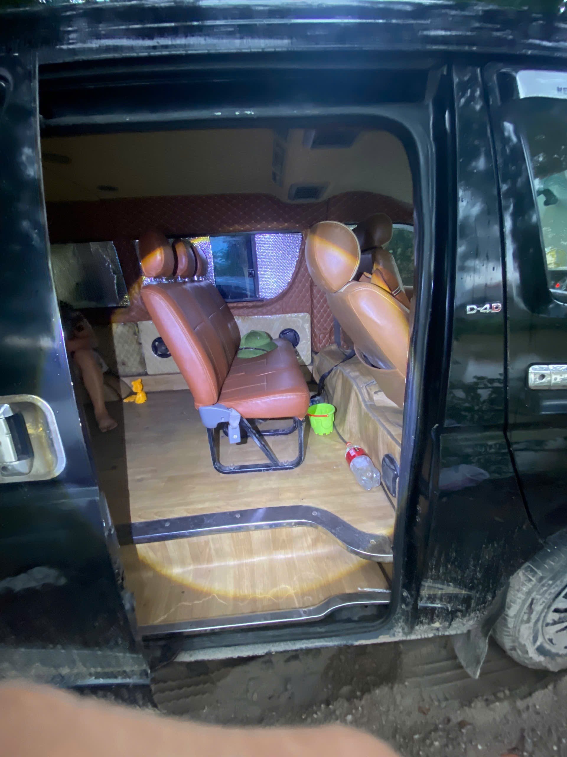 Toyota Hiace NA 2010 - Ngoại thất 13