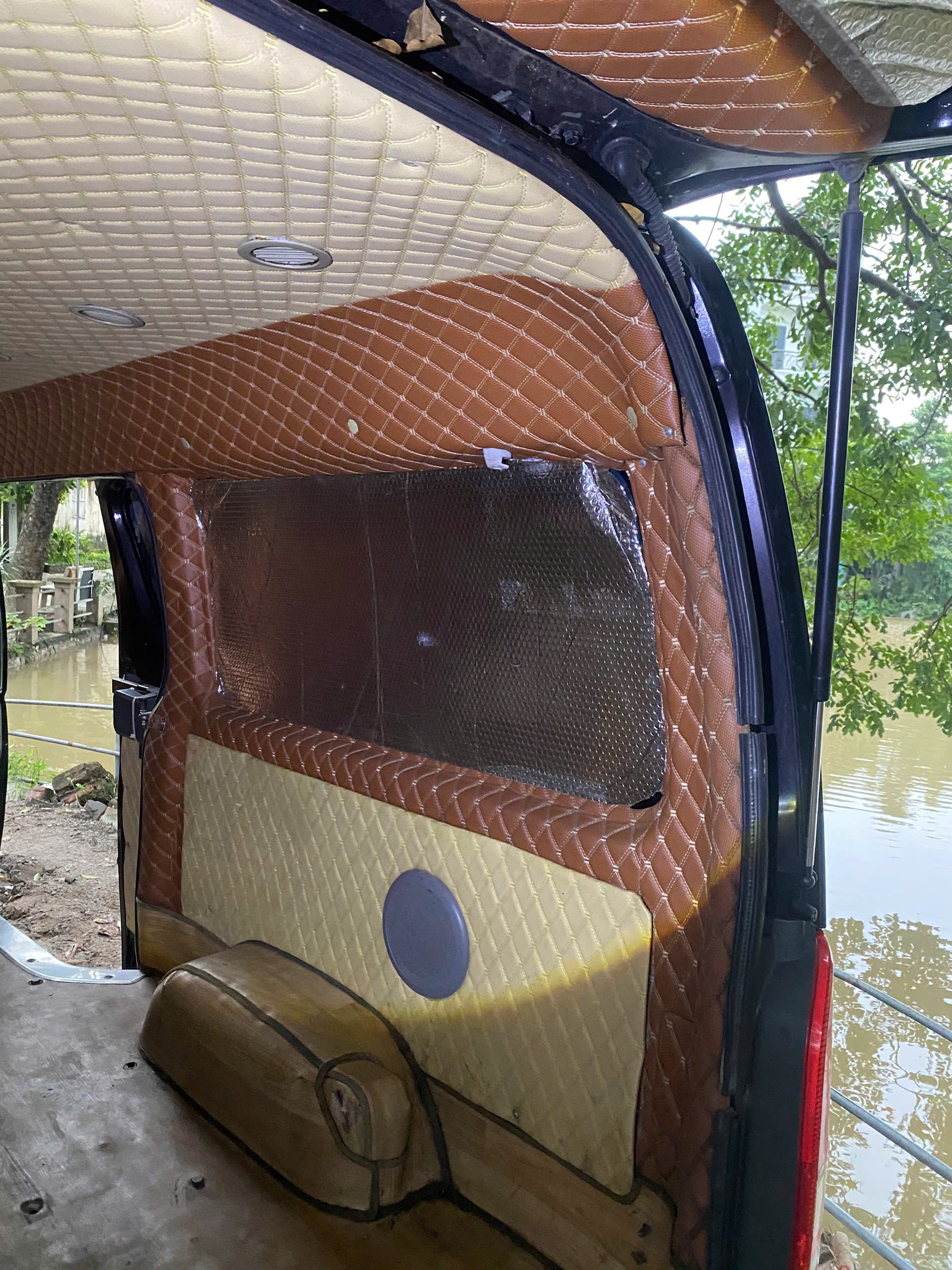 Toyota Hiace NA 2010 - Ngoại thất 15