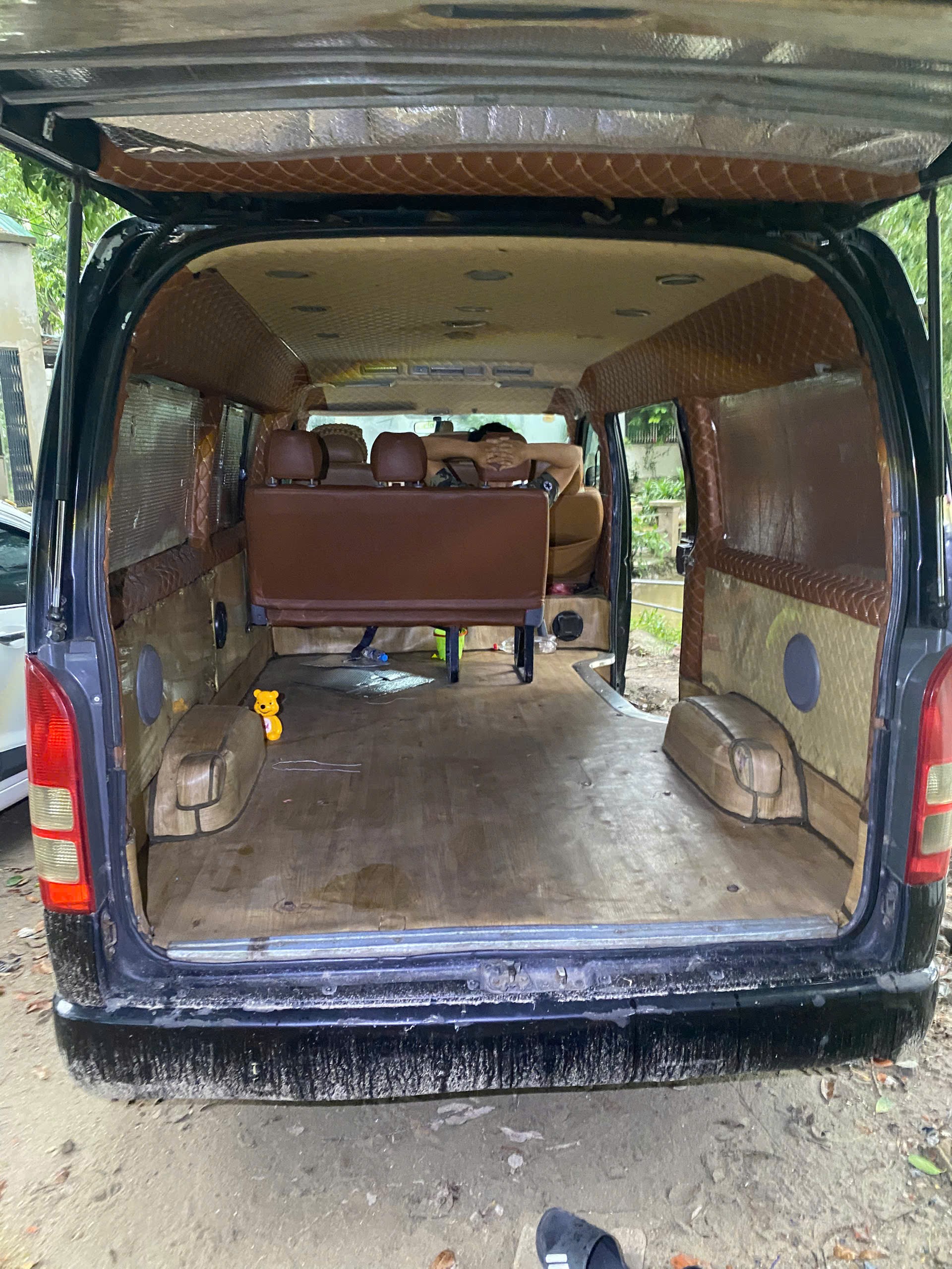 Toyota Hiace NA 2010 - Ngoại thất 11