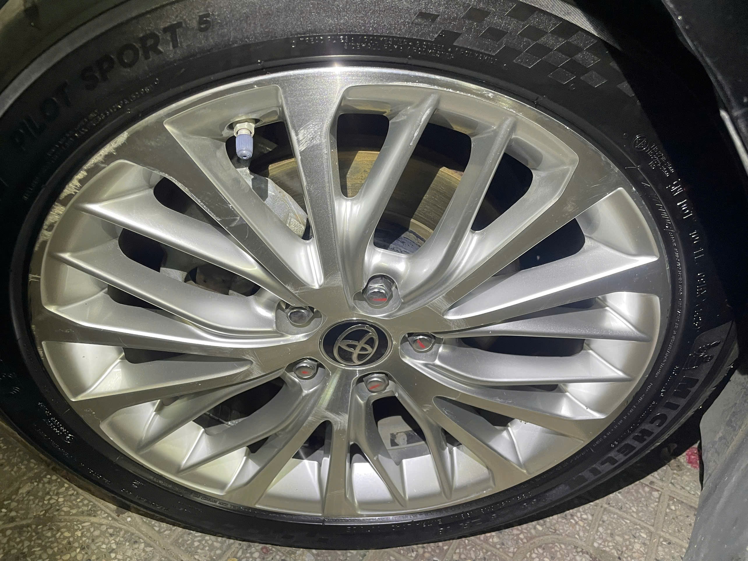 Toyota Camry 2.5Q 2020 - Ngoại thất 18