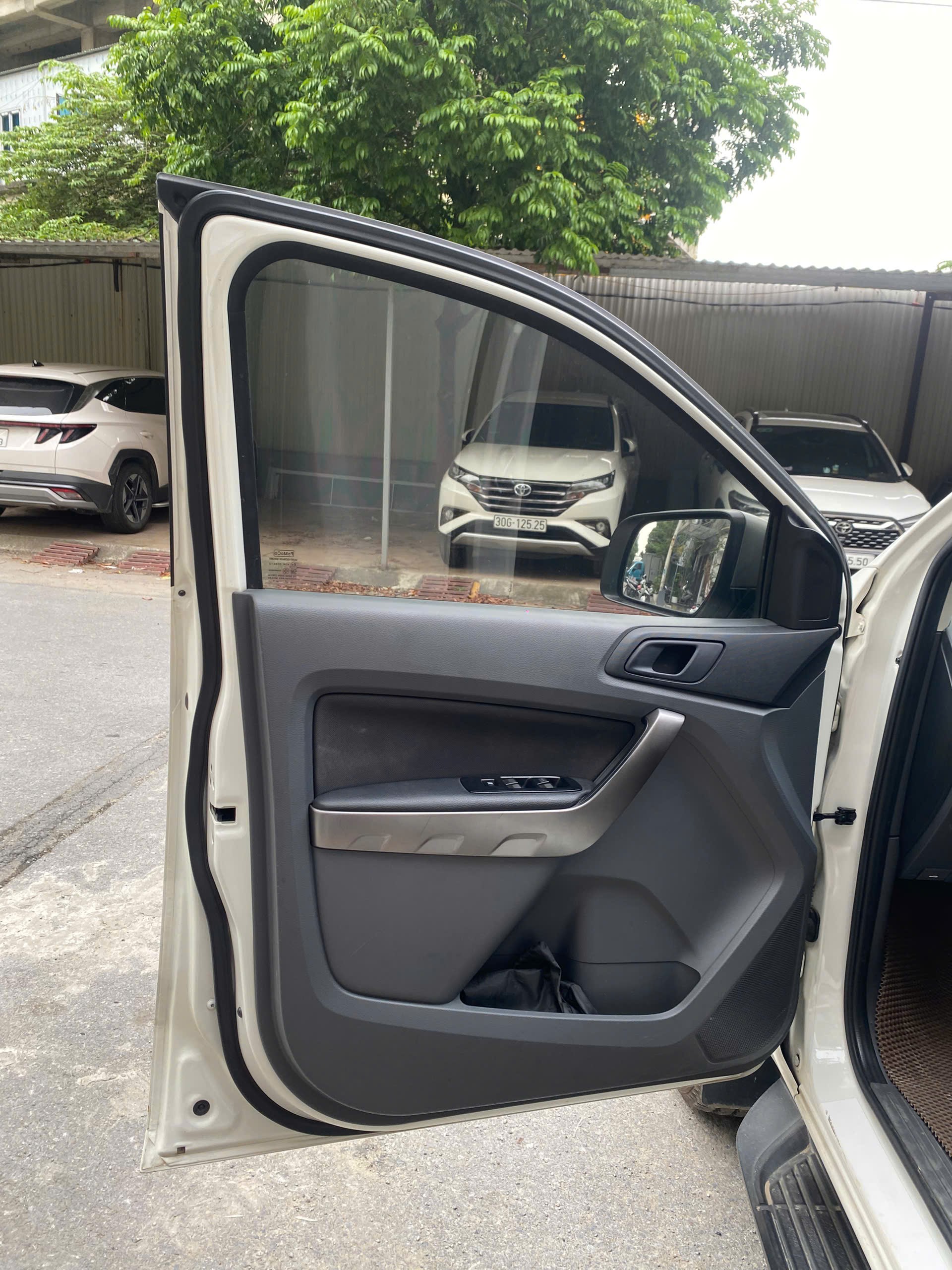 Ford Ranger XLS 2.2L 4x2 AT 2017 - Ngoại thất 4